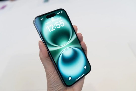 Điện thoại iPhone màn 6,7 inch bất ngờ giảm sốc: Rẻ hơn cả chục triệu so với bản mới