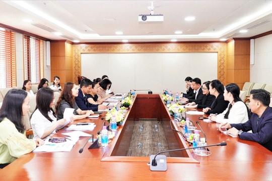 UBCKNN Việt Nam và UBCK Lào tăng cường hợp tác đào tạo, truyền thông chứng khoán