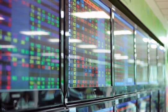 VN-Index nhích nhẹ phiên sáng 12/9, nhóm midcap bất động sản và xây dựng hút dòng tiền