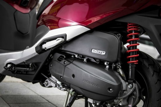 Trải nghiệm mẫu xe ga "Nữ hoàng cốp rộng" nay thêm ABS, sạc USB, giá lại đang thủng đáy