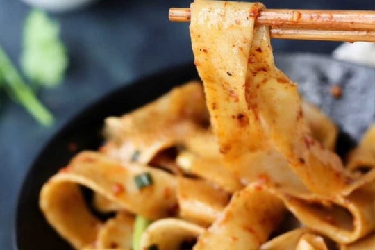 Khám phá món mì huyền thoại của Trung Quốc khiến du khách phải xếp hàng chờ