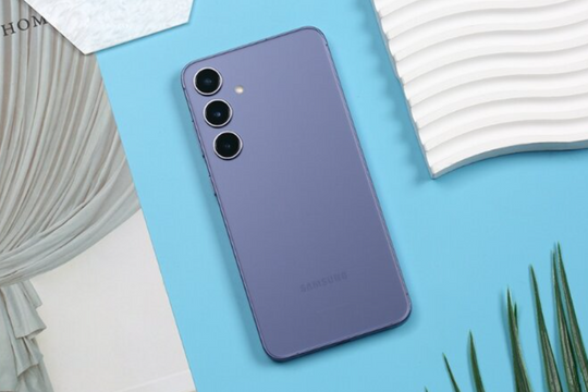 Smartphone màn lớn tích hợp AI mạnh mẽ, pin gần 5000mAh: Tính năng vượt xa iPhone 16, giá chỉ 12 triệu