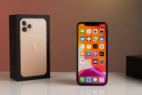 iPhone 4 năm tuổi giá chưa tới 6 triệu: Màn OLED cực xịn, camera zoom quang học "ăn đứt" iPhone 16