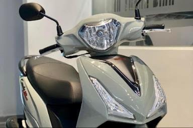 Chạy thử mẫu xe ga ‘Vision phiên bản 50cc’ giá chưa tới 30 triệu: Xám xi măng cá tính, vận hành bền bỉ, siêu tiết kiệm