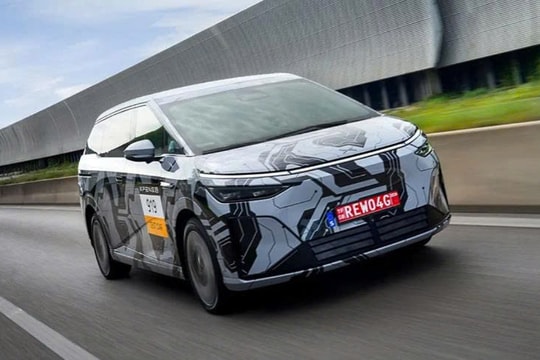 Trình làng xe điện 7 chỗ công nghệ hiện đại: Dùng động cơ xăng chỉ để sạc pin, chạy 1.600km mới phải nạp lại