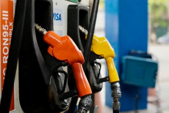 Giá xăng dầu hôm nay 3/11/2025: Tiếp đà tăng đầu tuần