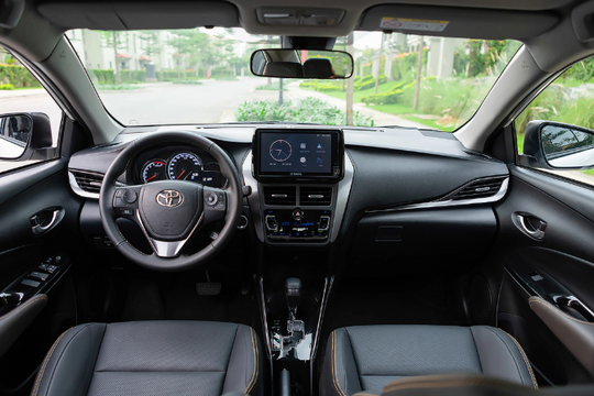 Toyota Vios bất ngờ "giảm sập sàn", giá lăn bánh rẻ nhất phân khúc xe xăng cỡ B