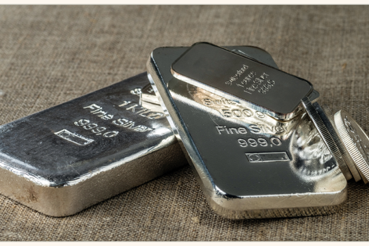 Giá bạc hôm nay 17/11/2025: Chịu áp lực giảm, thị trường thiếu lực đẩy