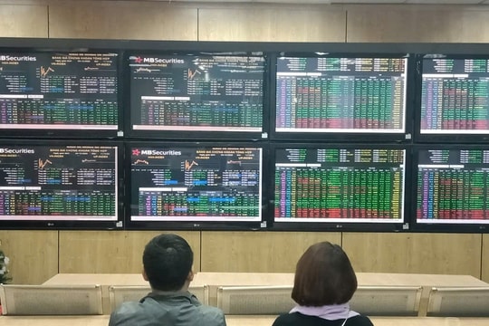 Top 10 cổ phiếu biến động mạnh nhất: Tìm điểm mua, bán và cắt lỗ phiên sáng 19/9