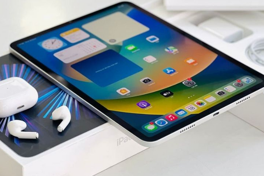 Chiếc iPad cao cấp có giá ngang xe xăng SH Mode: Liệu "đắt có xắt ra miếng"?