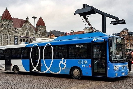 Ra mắt mẫu xe buýt hybrid cắm sạc, phạm vi chạy điện lên tới 80 km