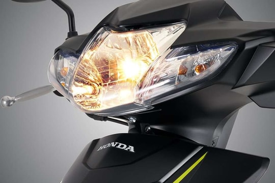 Honda Blade giá từ 19 triệu: Thể thao, siêu tiết kiệm, đủ sức "hạ gục" xe xăng cùng phân khúc