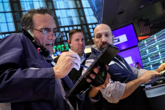 Apple và Tesla dẫn sóng, chứng khoán Mỹ lại lập kỷ lục chưa từng có