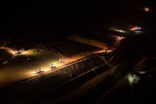 6.000 ‘ong thợ’ hối hả đưa 150km cao tốc huyết mạch về đích đúng hẹn