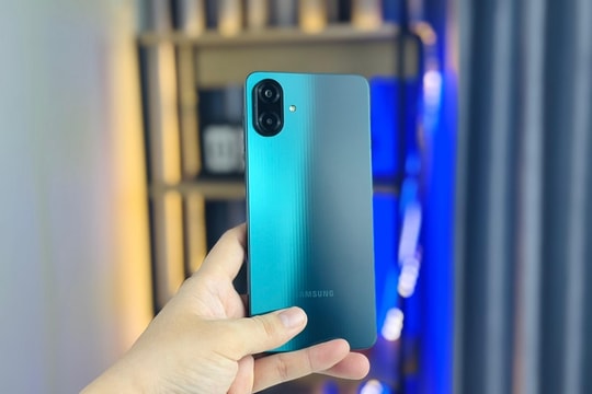 Chiếc smartphone giá chỉ hơn 3 triệu, thiết kế sang chảnh như iPhone 17, hiệu năng cân mọi tác vụ