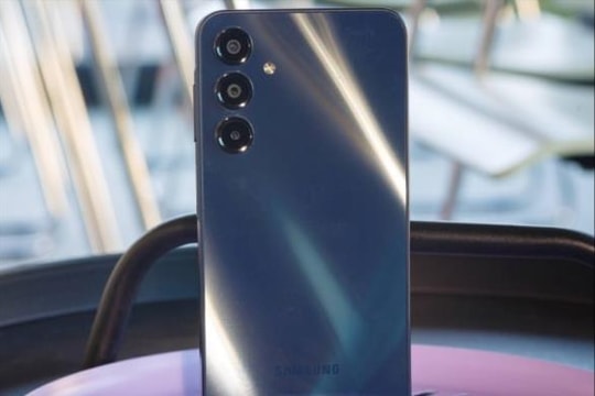 Chiếc smartphone "quốc dân" giá chỉ hơn 3 triệu: Pin trâu 2 ngày, màn 90Hz, thiết kế sang chảnh không ngờ