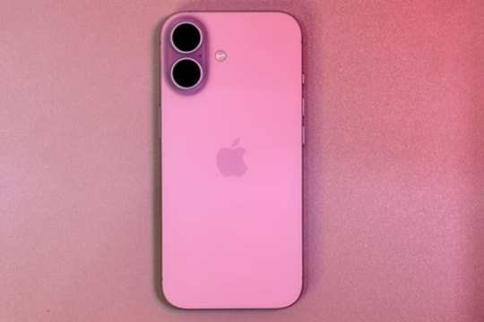 iPhone 17 bản tiêu chuẩn bất ngờ “hút khách”: Giá dễ tiếp cận, sức mua vượt dự đoán