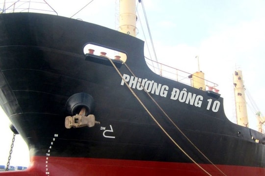 Đội tàu của một doanh nghiệp vận tải biển bị ngân hàng rao bán