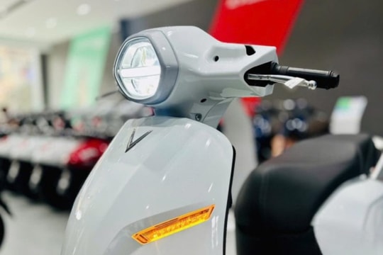 Xe điện đậm chất Ý gây sốt khi giảm giá còn 25 triệu: Pin chạy 112km thách thức xe xăng, bảo hành 8 năm