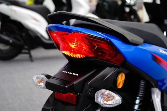 Chiếc xe xăng Honda "chuyển khẩu" về Việt Nam gây sốt: Ngoại hình thể thao, trang bị vượt trội, giá cao gấp 3 lần Wave Alpha