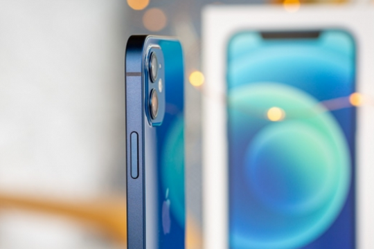 Bất ngờ chiếc iPhone OLED rẻ nhất thị trường: Giá chưa tới 10 triệu, mạnh ngang flagship