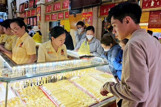 Cơ quan quản lý phạt nặng 3 nhà vàng và một ngân hàng lớn