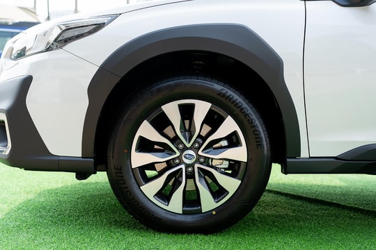 Mẫu ô tô Nhật giảm hơn nửa tỷ: Giá ngang sedan hạng B, trang bị chuẩn xe châu Âu khiến khách Việt "phát sốt"