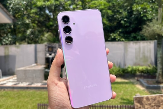 “Vua tầm trung” thực thụ nhà Samsung Galaxy: Giá dưới 7 triệu, màn nhanh gấp đôi iPhone 16