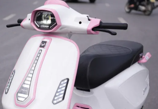 Xe điện phong cách Vespa giá dưới 18 triệu, quãng đường gần 100 km/sạc