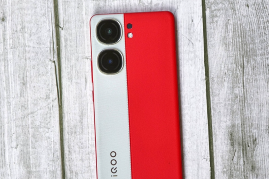 Đối thủ mới khiến iPhone 16 "toát mồ hôi": Điện thoại pin trâu, màn hình 2K, giá chưa tới 10 triệu