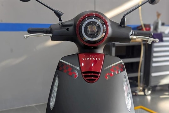 Trải nghiệm mẫu xe điện thanh lịch như xe ga mini: Tốc độ 49 km/h, pin bền 78 km, giá chỉ hơn 12 triệu đồng