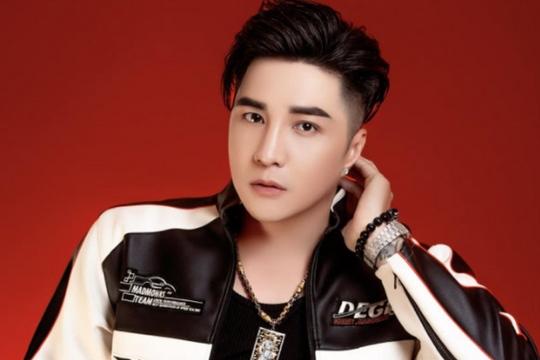 Khối tài sản khủng của "ông hoàng miền Tây" khiến dân tình trầm trồ: Biệt thự 4.000m², xe sang đổi liên tục