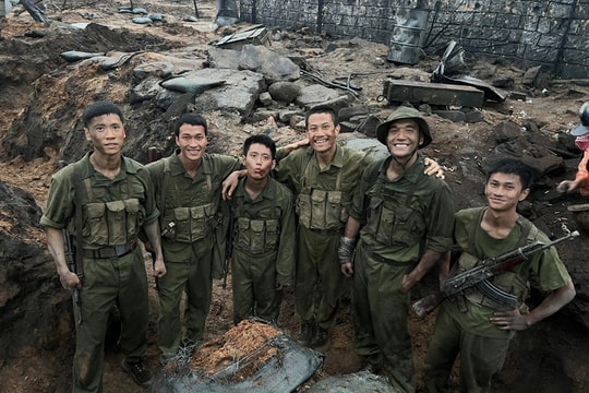 Doanh thu “Mưa đỏ” cán mốc 700 tỷ, chính thức thông báo rời rạp cuối tháng 9