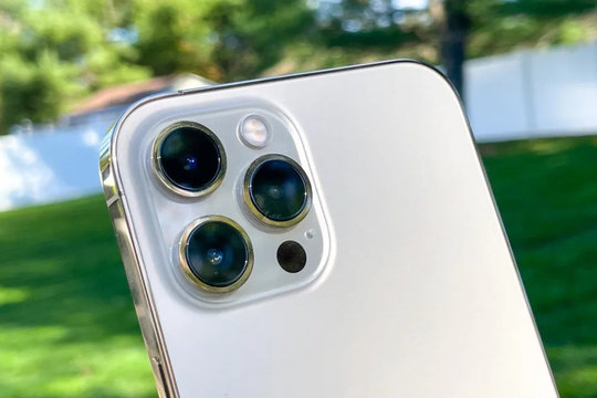 iPhone 12 Pro Max sau 5 năm vẫn "cực chất": "Cựu vương" giá đã dễ tiếp cận, chỉ bằng 1/3 iPhone 17