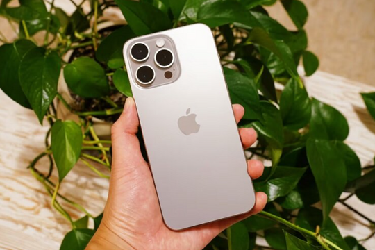 Chiếc iPhone khung titan rẻ nhất Việt Nam: Tiết kiệm 15 triệu vẫn có trải nghiệm cao cấp