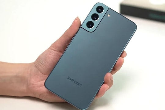 Samsung Galaxy S22 Plus giảm giá kỷ lục: Chỉ hơn 6 triệu, đủ sức so kè iPhone 17