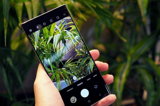 Chiếc flagship từng hot nhất nhà Samsung nay giảm giá sốc, mạnh không thua gì iPhone 17 Pro Max