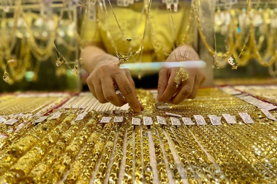 Dự báo giá vàng ngày mai 28/9: Vàng duy trì sức hút, dòng vốn ETF tiếp tục đổ mạnh