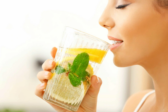 Loại nước "chua chát" uống đúng là thuốc bổ, uống sai là mối nguy cho dạ dày và răng