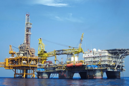 Dự báo đạt lợi nhuận gần nghìn tỷ, cổ phiếu một doanh nghiệp dầu khí sáng cửa tăng gần 30%