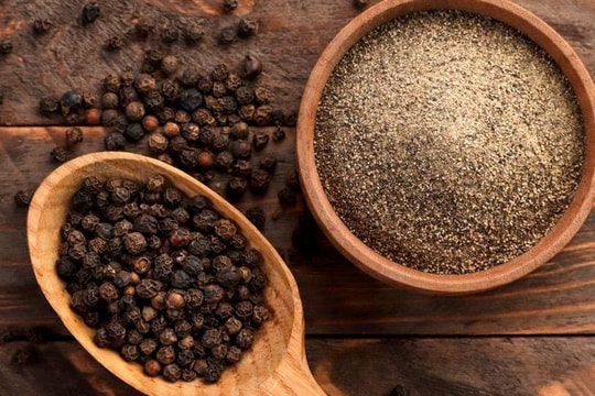 Giá tiêu hôm nay 28/9: Ổn định trong nước, Ấn Độ gặp khó vì thuế quan Mỹ