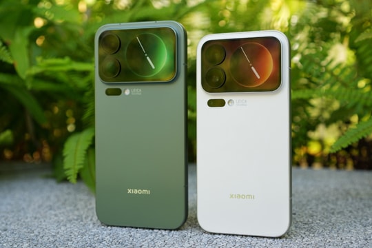 Xiaomi 17 Pro Max “out trình” iPhone 17 Pro Max: Có màn hình phụ, mỏng hơn nhưng giá chỉ bằng nửa