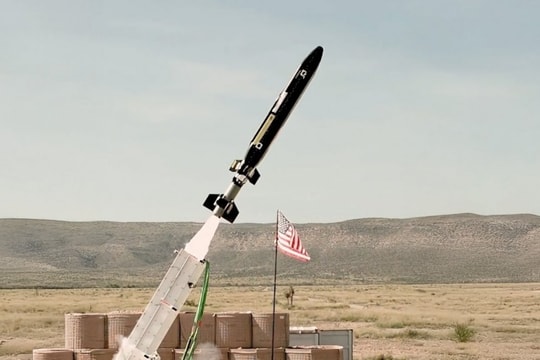 Thứ vũ khí nặng 45kg, có giá hơn 200.000 USD mỗi chiếc, đủ sức phá hủy mục tiêu trong khoảng cách gần 1.000km