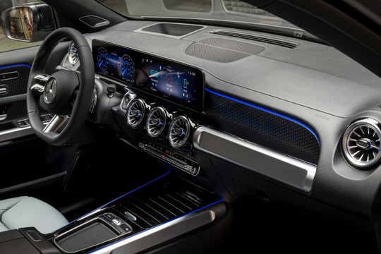 Hãng xe ‘sang’ thay thế mẫu crossover điện cũ bằng phiên bản pin gấp đôi, sạc siêu tốc