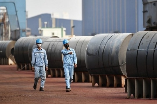 Ghế nóng đổi chủ, cổ phiếu doanh nghiệp thép gần 40 năm tuổi chịu cảnh bán tháo