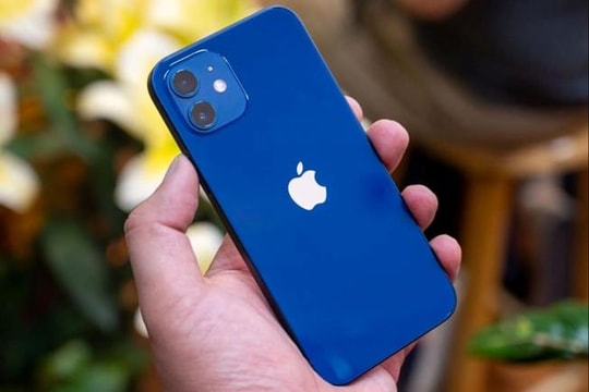 Tưởng đã lỗi thời, mẫu iPhone nhỏ gọn bất ngờ hồi sinh với mức giá khó tin