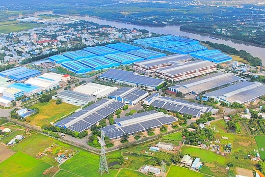 Một doanh nghiệp khu công nghiệp lớn vừa bị “tuýt còi” vì vi phạm công bố thông tin