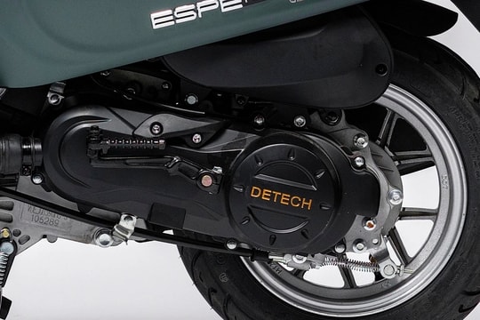 Không cần bằng lái vẫn sang như Vespa: Trải nghiệm xe điện giá chưa đến 25 triệu, lướt phố cực êm