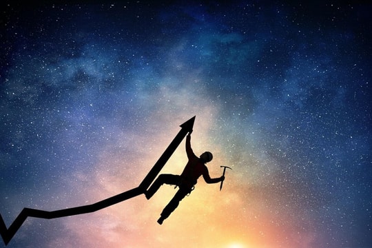 Điểm mặt 10 cổ phiếu tiềm năng, một mã ngành dầu khí nổi trội với upside tới 35%