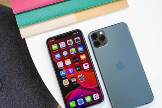 Mẫu iPhone từng thống trị thị trường giờ "hóa đồ cổ": Giá chưa tới 7 triệu, vẫn chạy iOS 26 mượt mà